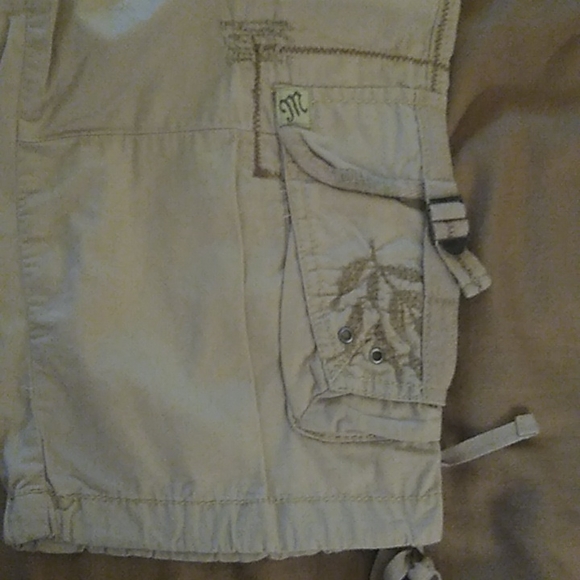 Miss Me khaki Capri's - Picture 2 of 7
